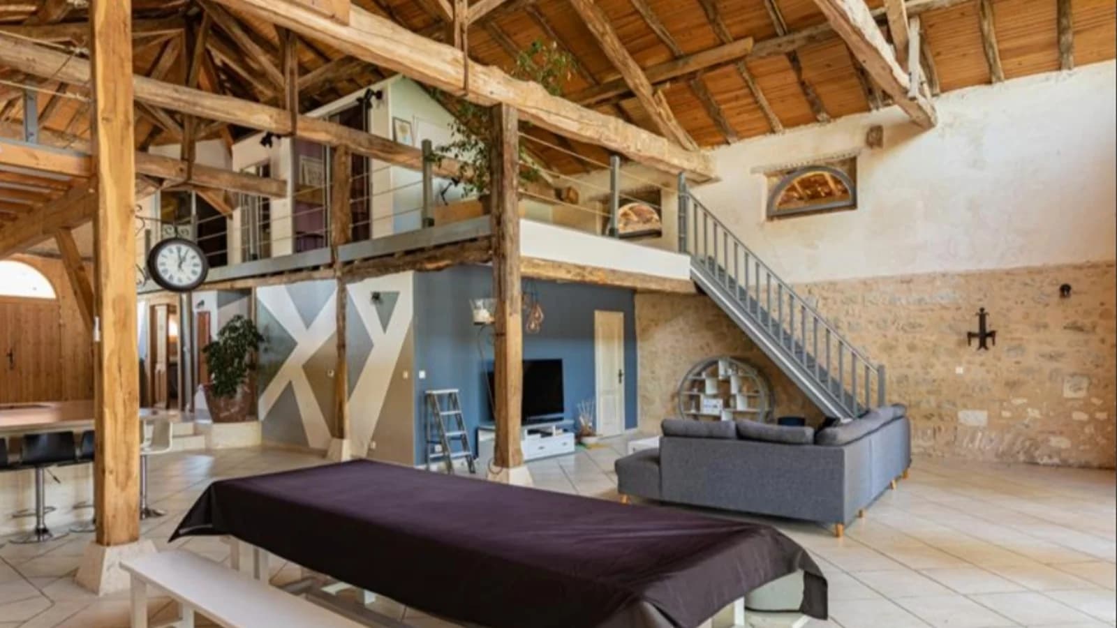 Space Renovated loft-style barn - 0