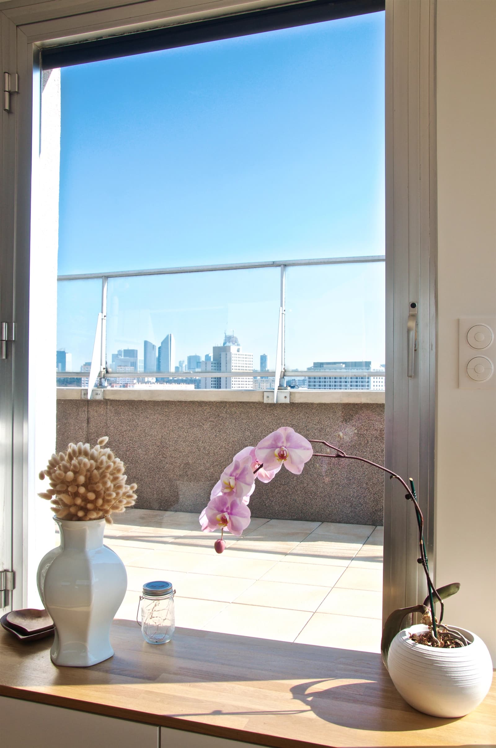 Living room in Bright top floor with panoramic rooftop - 1
