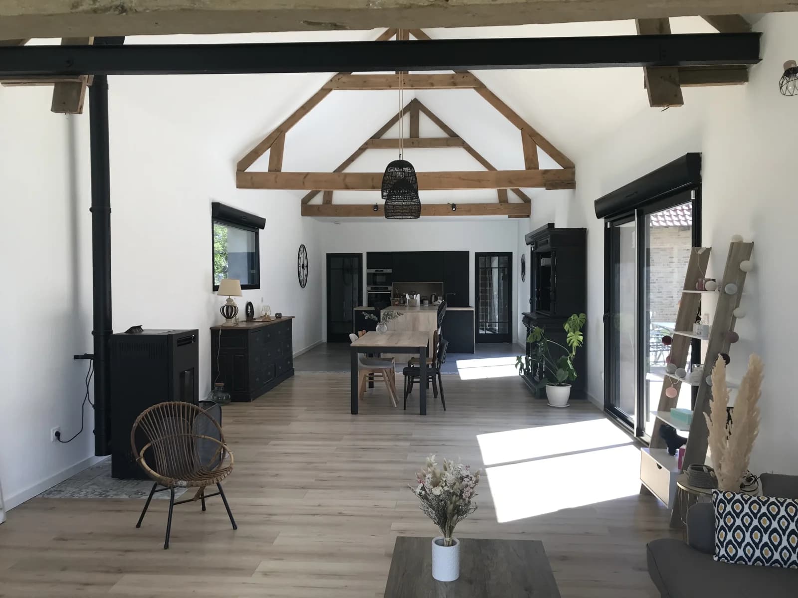 Meeting room in Renovated square farmhouse, view of garden & pasture - 1