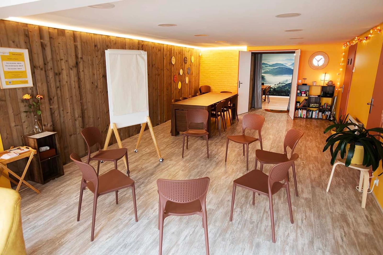 Salle de réunion dans Le Repère: un espace pour des rencontres conviviales - 1