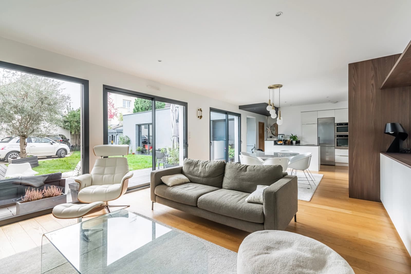 Space Bright, modern house with garden - 0
