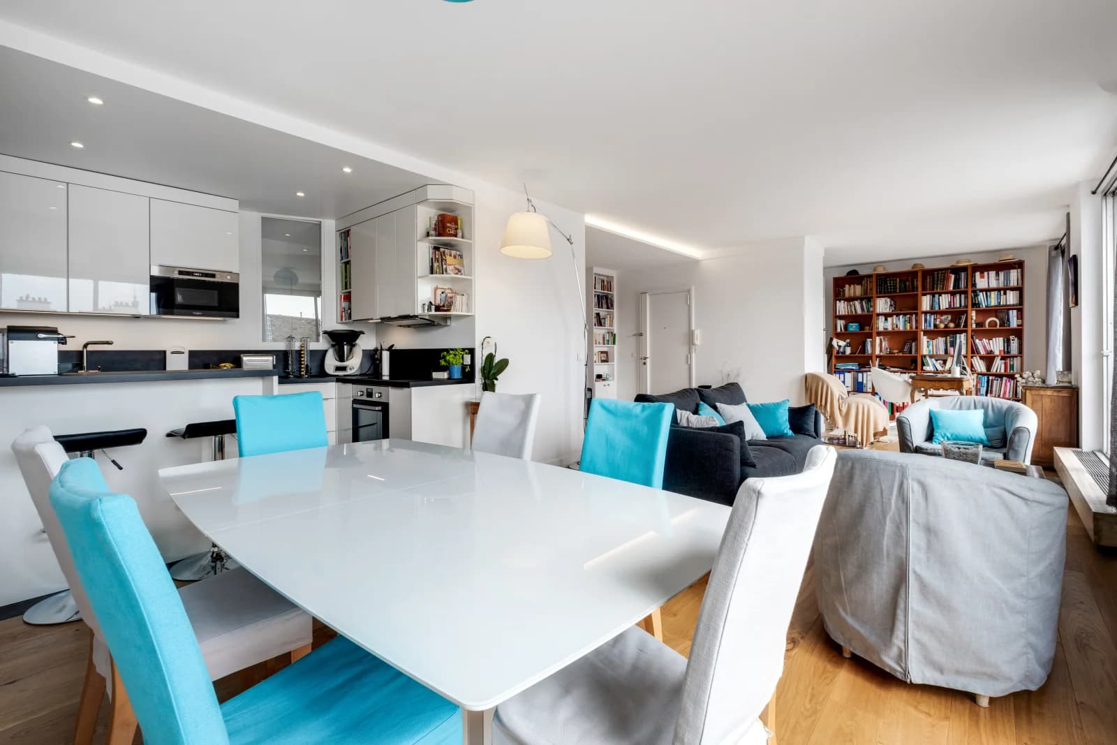 Salle de réunion dans Appartement clair avec terrasse et panorama Tour Eiffel - 1