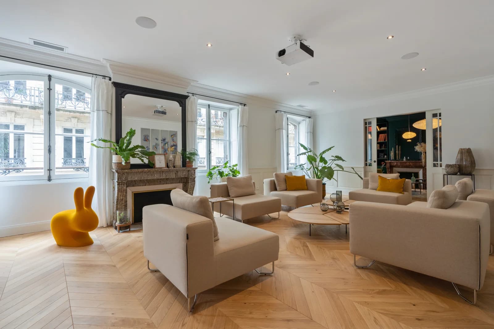 Living room in Very functional Bordeaux apartment - 1