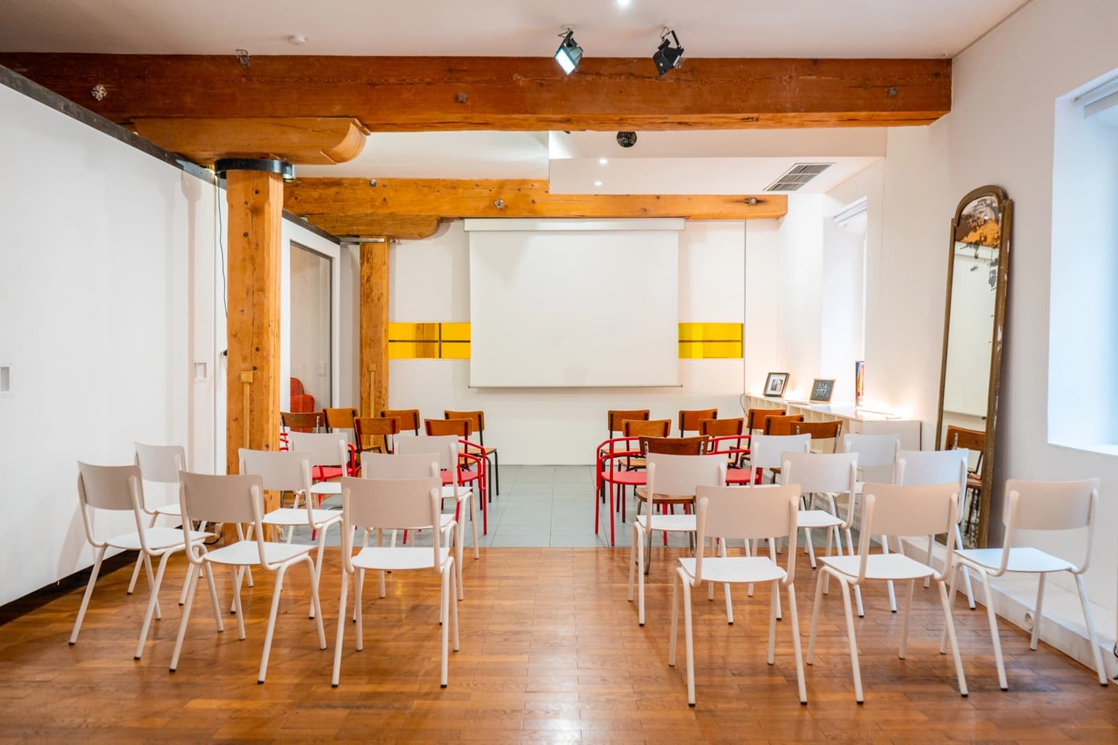 Meeting room in L'Atelier du Laptop - 1