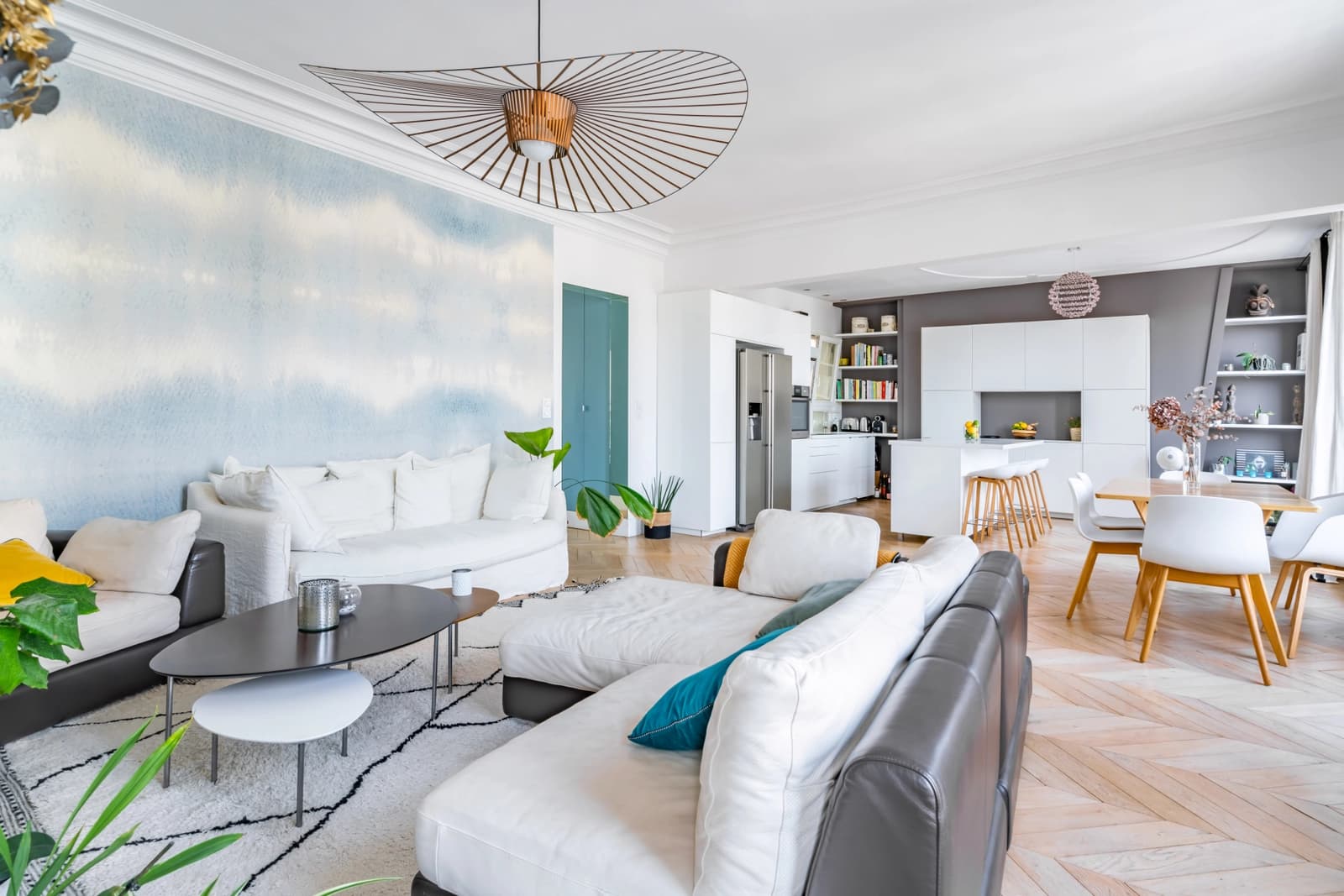Space Haussmanian apartment with balcony - 0