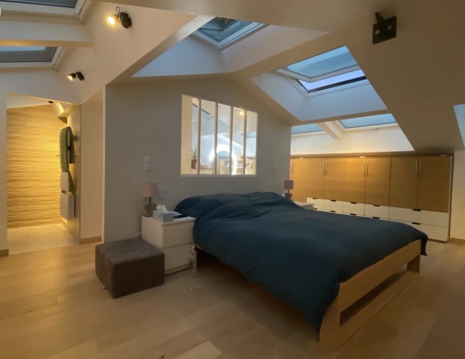 Espace Bel espace lumineux Velux ciel  - 1