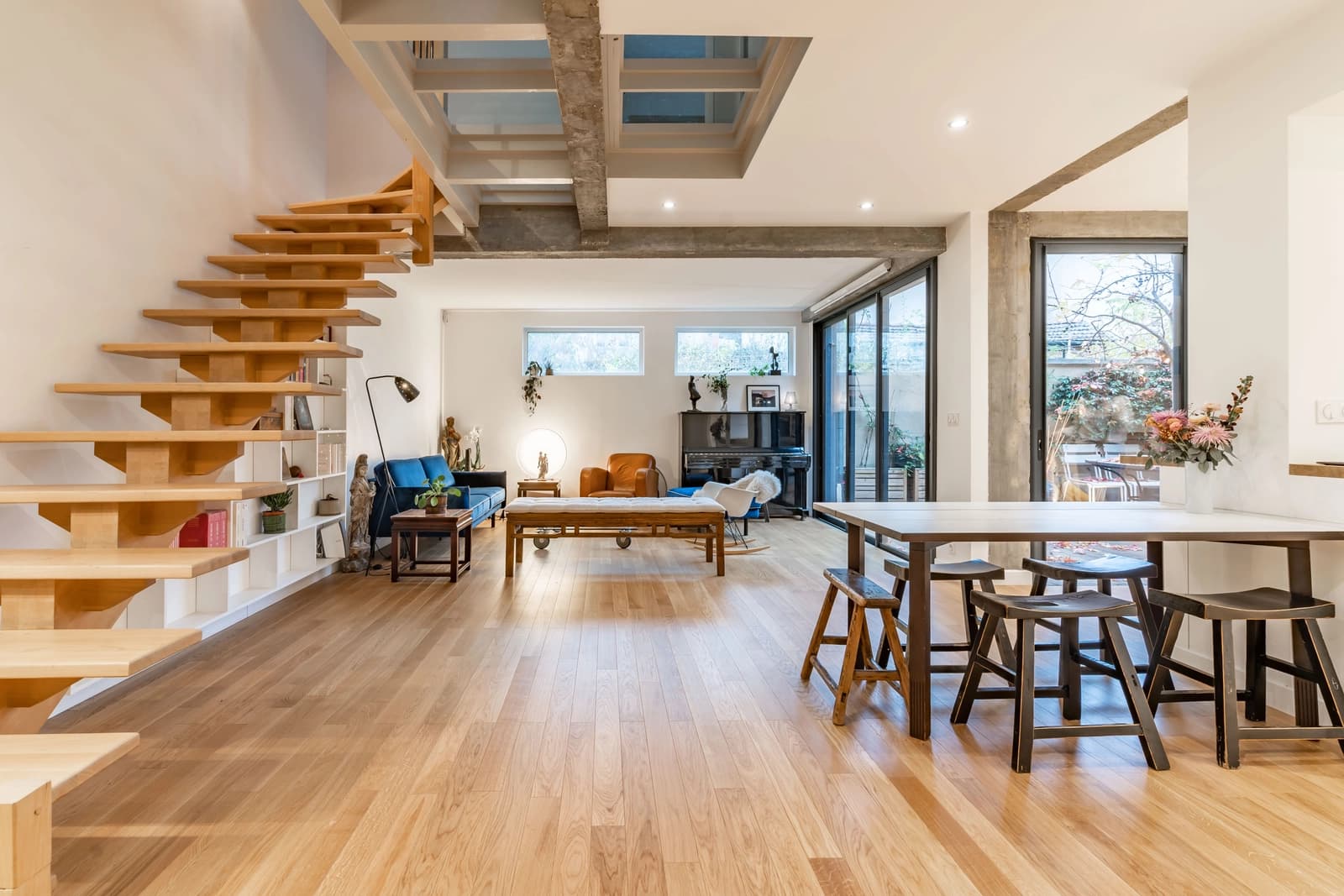 Salle de réunion dans Maison à l'esprit loft, un design unique et ouvert - 0
