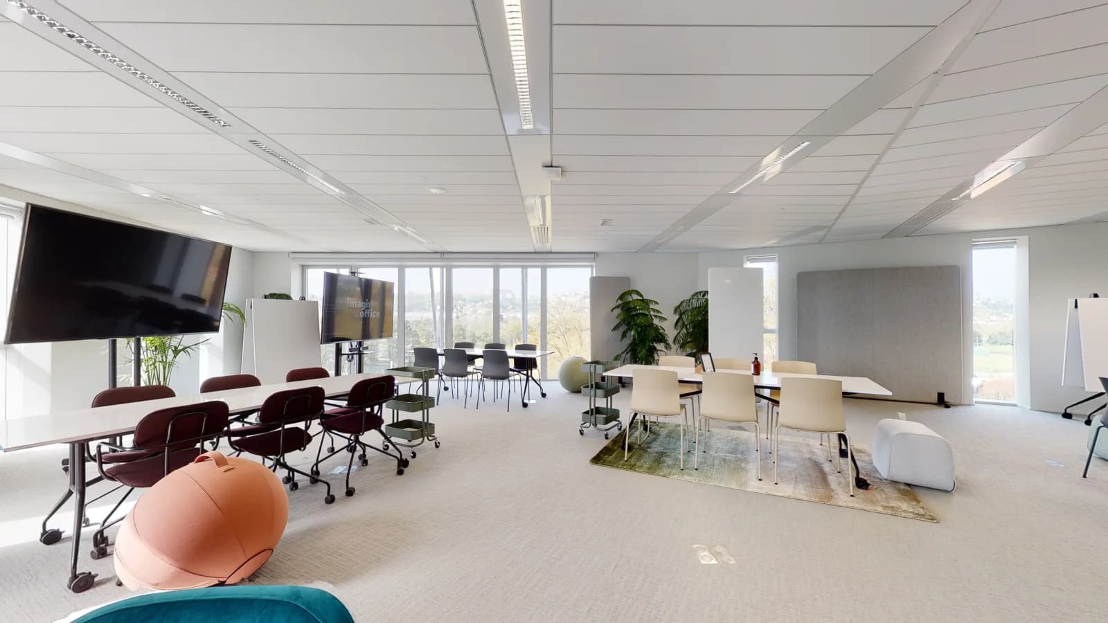 Salle de réunion dans Espace élégant et équipé pour vos présentations - 1