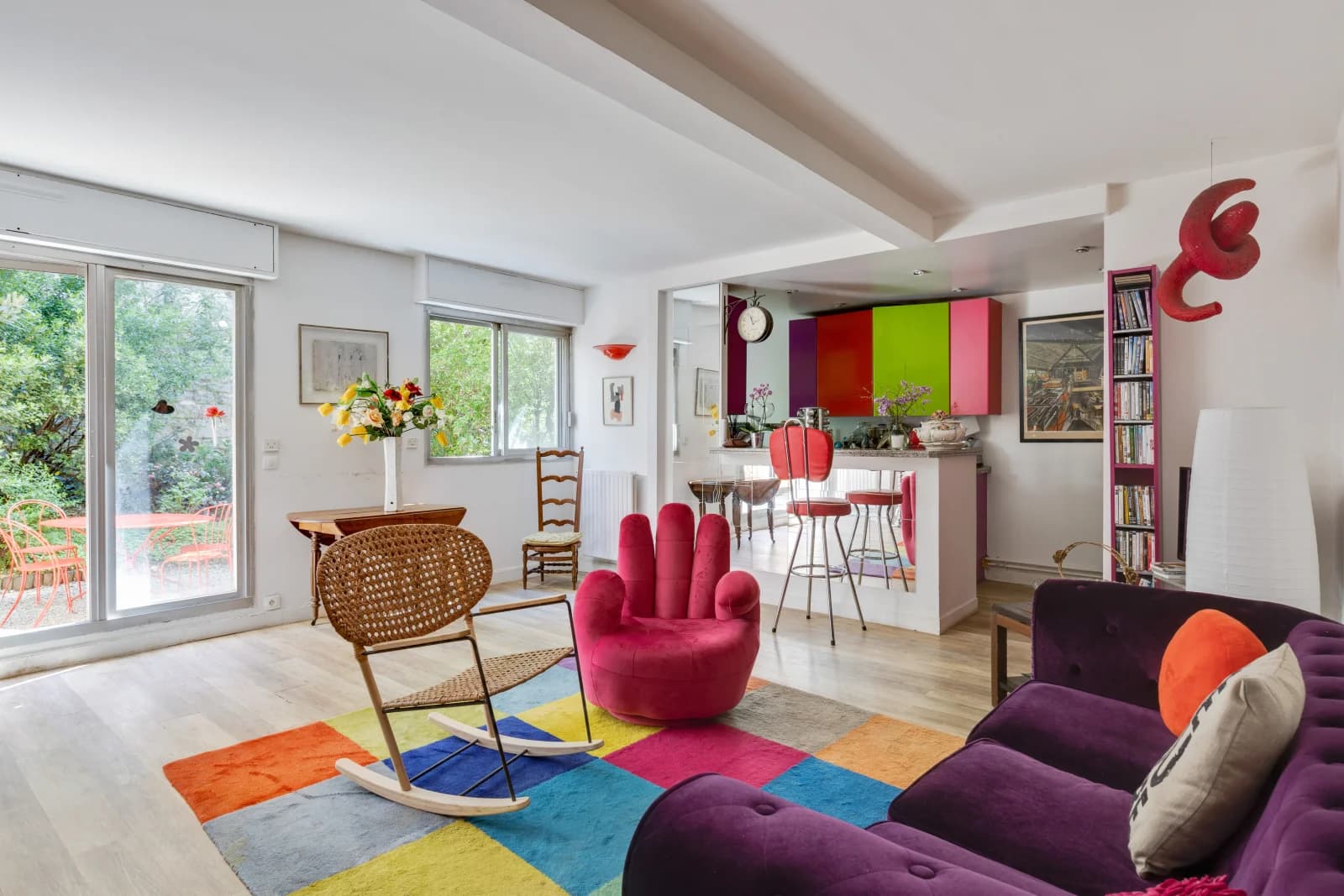 Living room in Private garden apartment - 0
