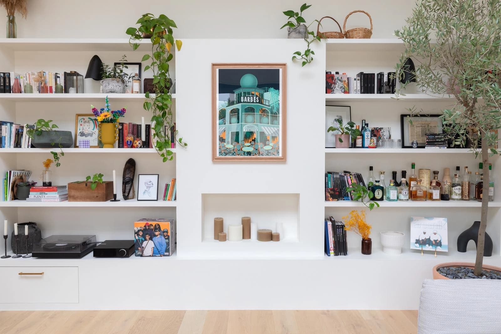 Space Atypical, uncluttered loft with lots of light - 3