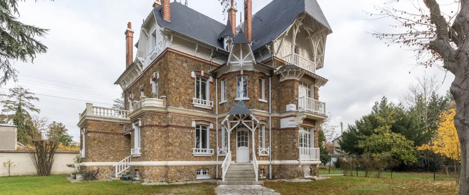 Space A magnificent, resolutely modern manor house - 4
