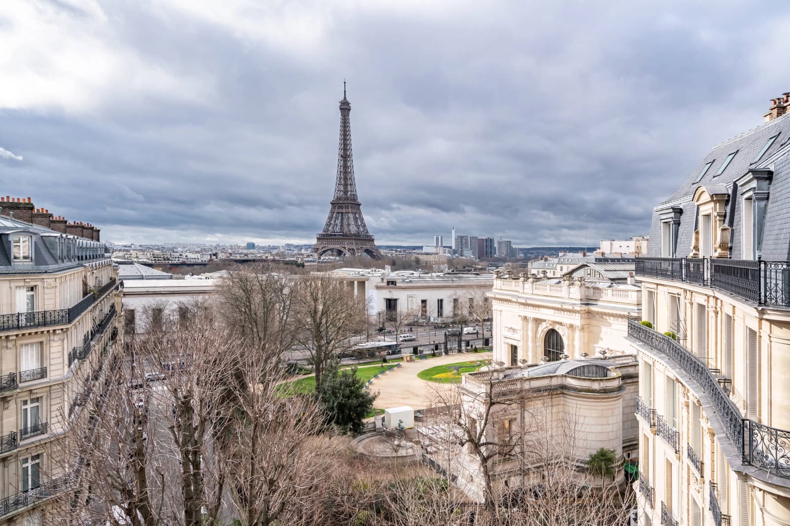 Espace Salon avec vue imprenable sur Tour Eiffel - 4