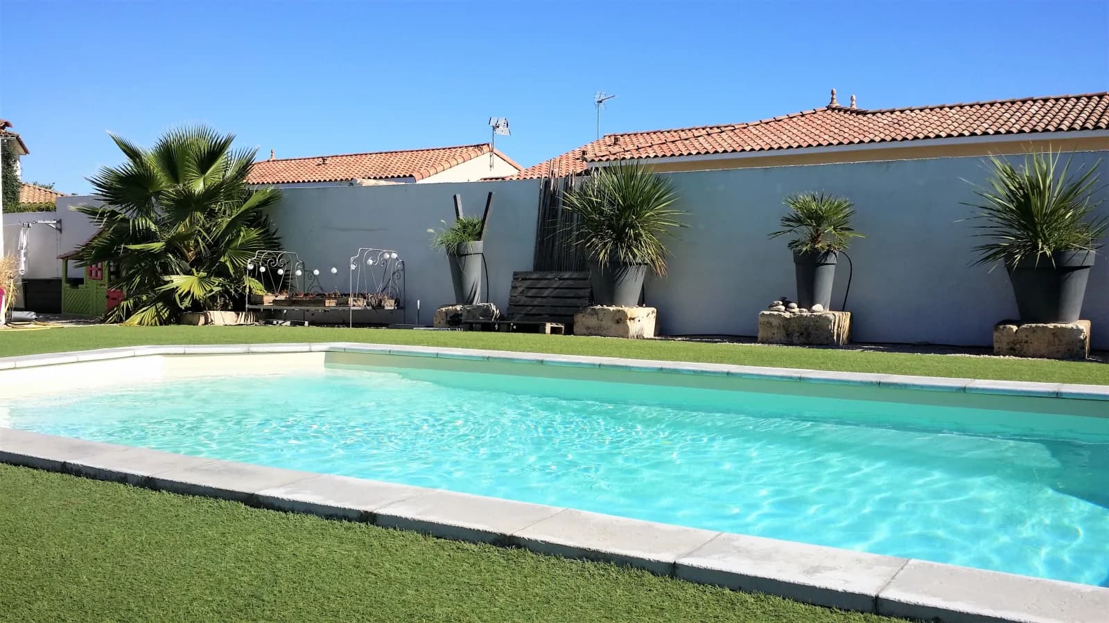 Salle de réunion dans Grande maison conviviale avec sa piscine et son jardin - 1