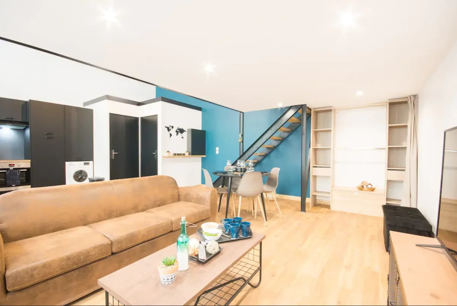 Living room in Trendy loft - Indus - Near the beach - 1