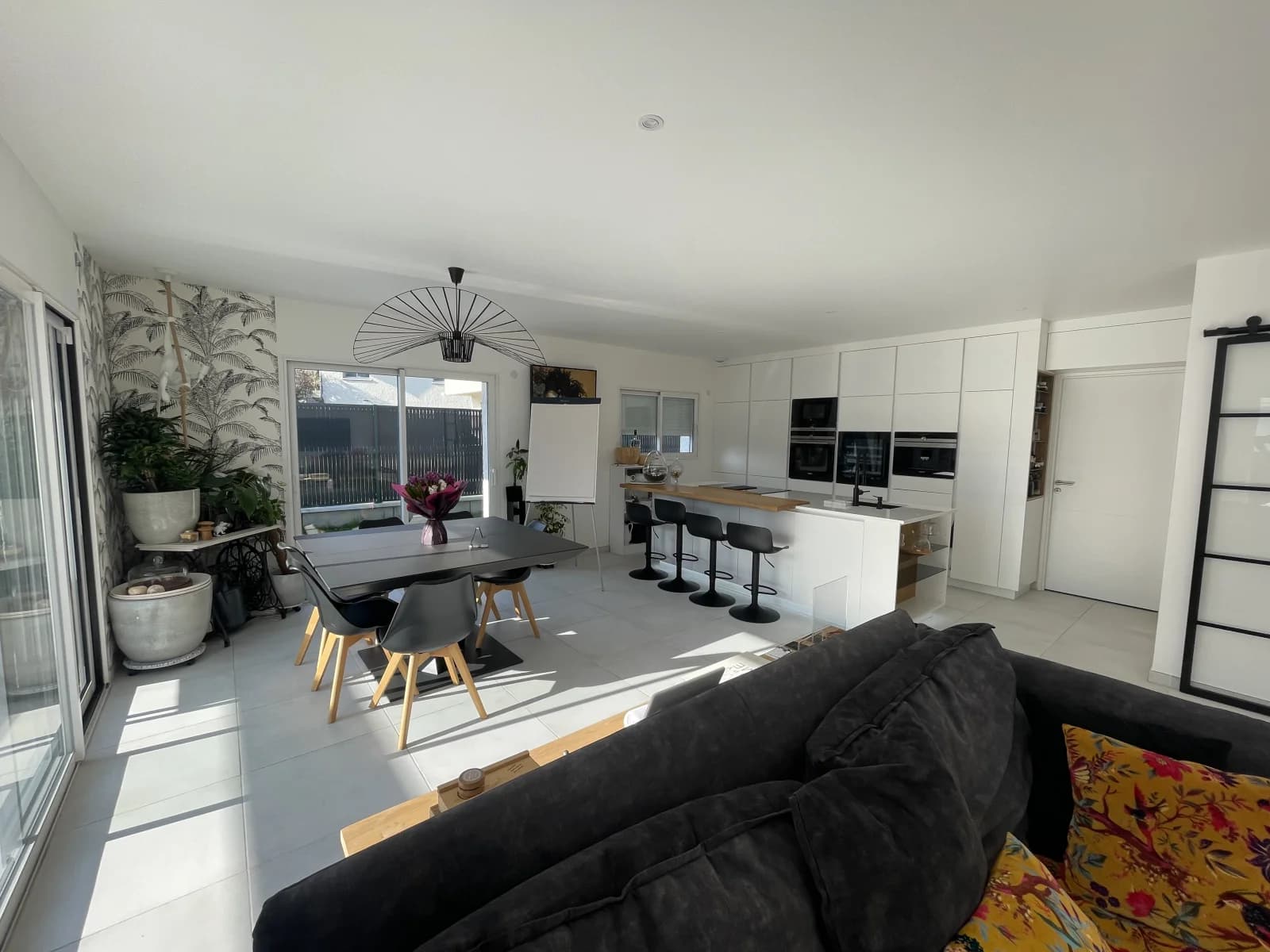 Maison chaleureuse et moderne avec jacuzzi