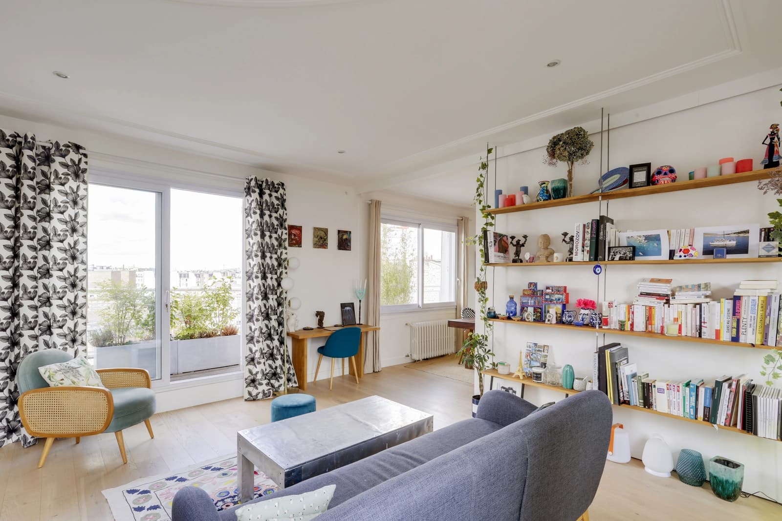 Living room in A penthouse in the heart of the 16th arrondissement - 1