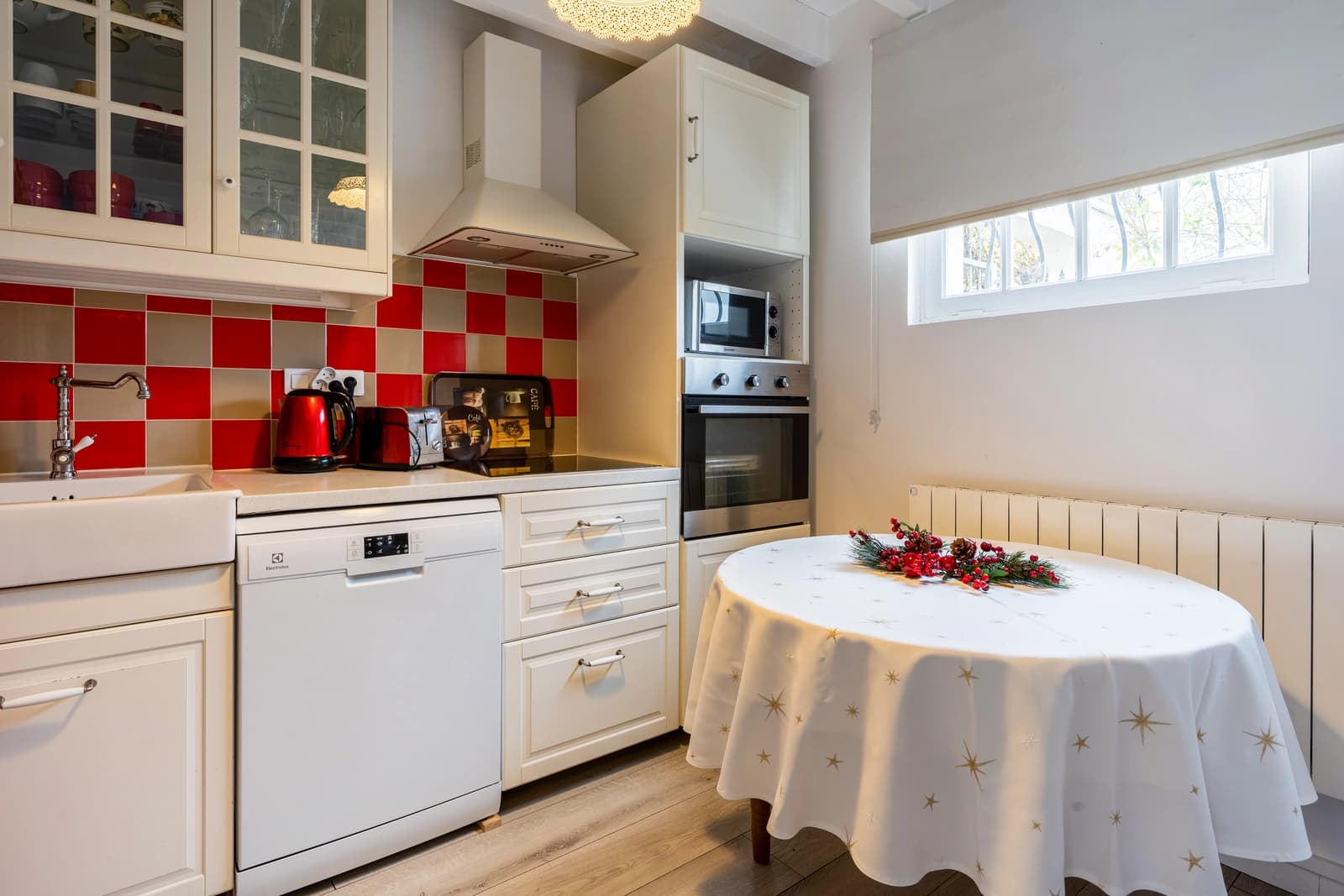 Cuisine dans Bâtisse du XIXe siècle nichée dans le Médoc verdoyant - 1