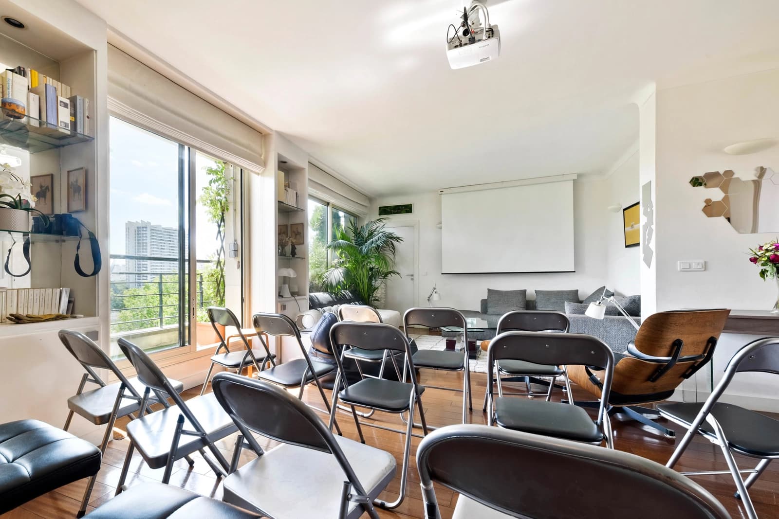 Meeting room in Large projection lounge, superb view of the Seine - 1