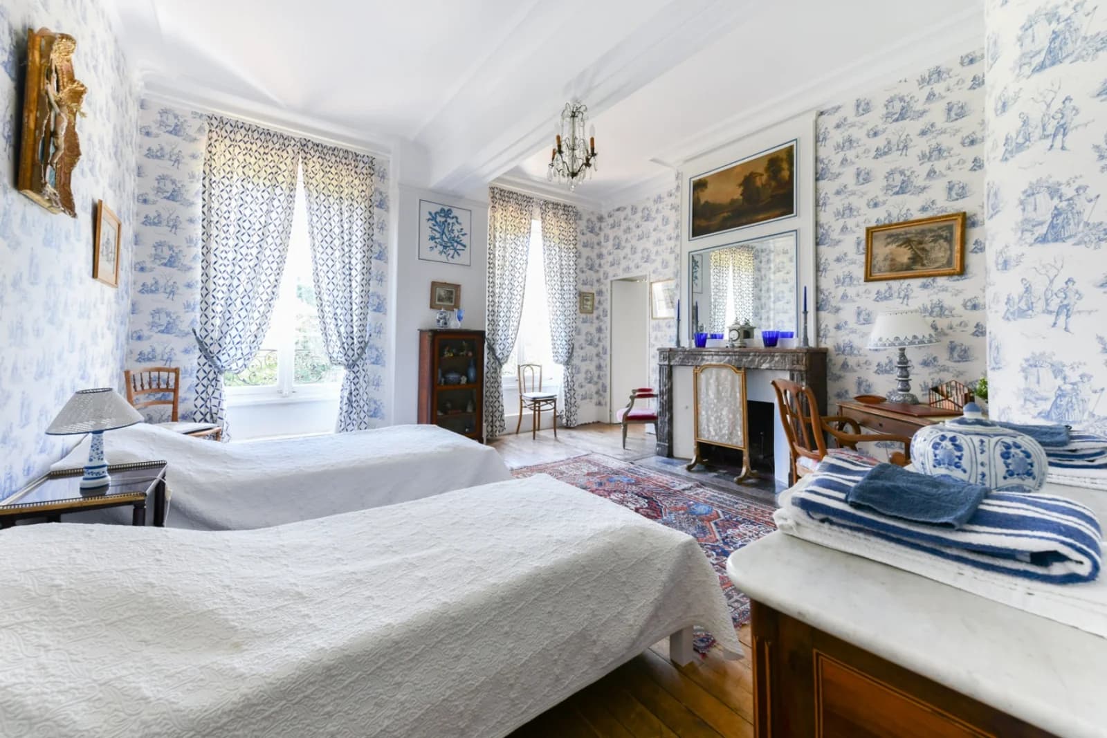 Chambre dans Château atypique avec tennis, à seulement 1h de Paris - 1