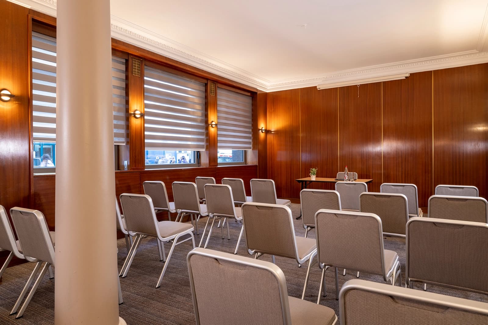 Salle de réunion dans Le Grand Salon: un espace de réception majestueux - 1