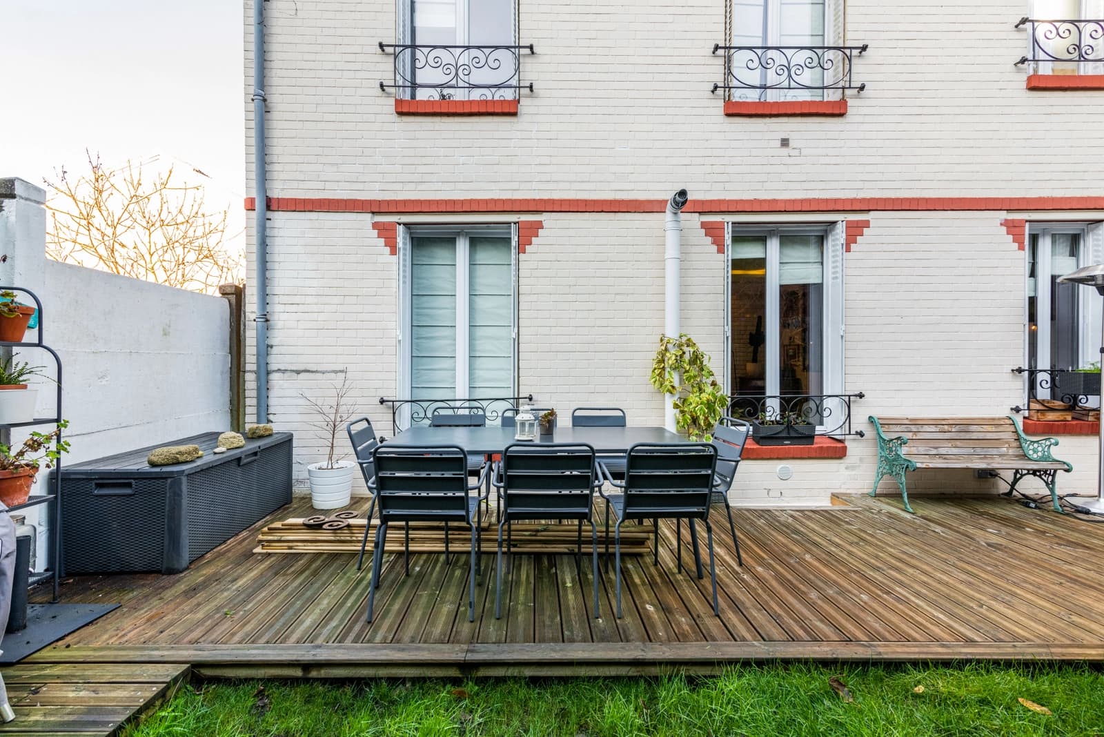 Meeting room in House with garden and pergola - 1