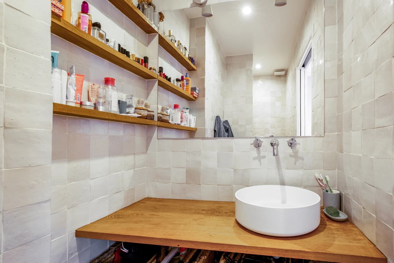 Bathroom in Magnificent bright apartment in the Marais - 1