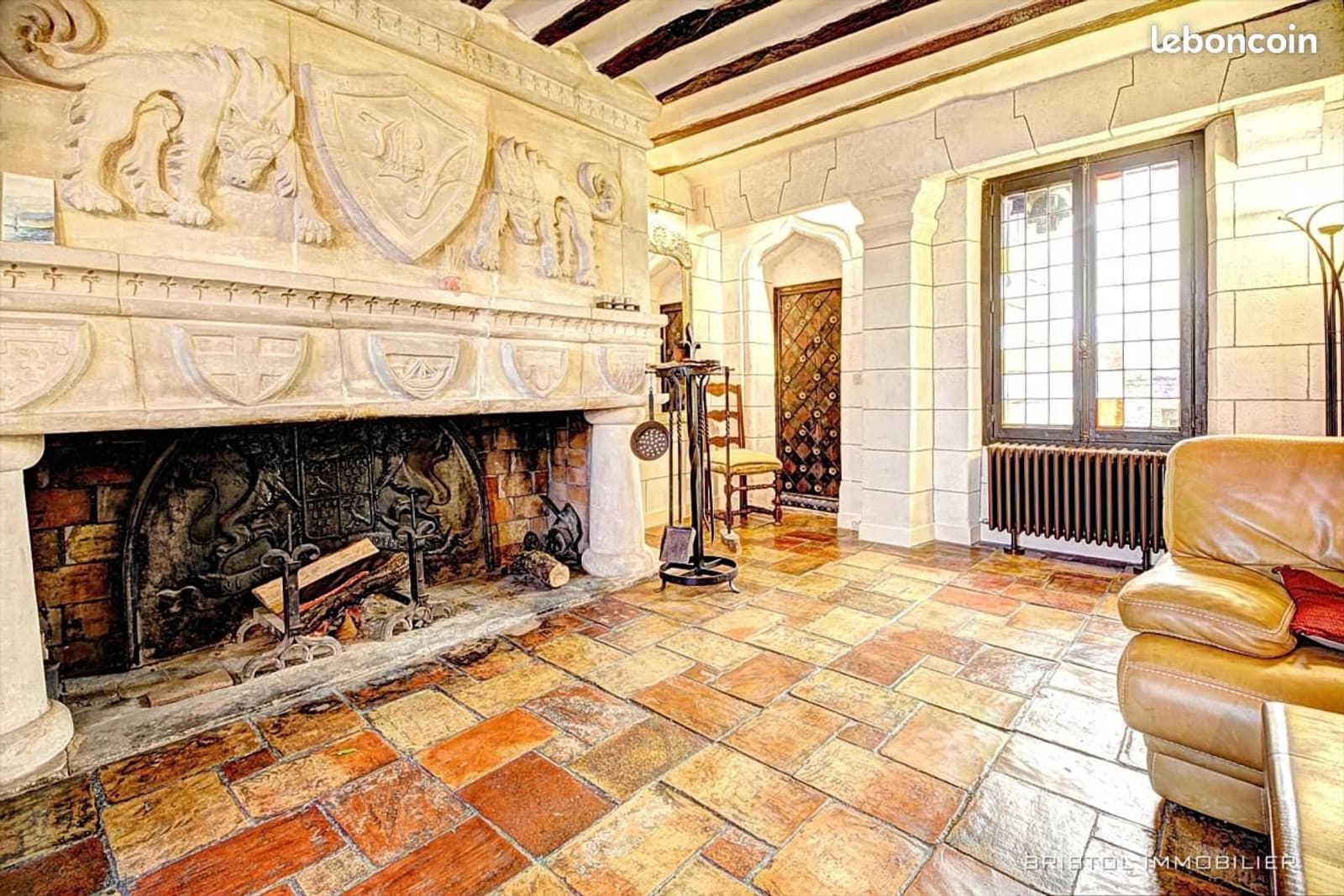 Salon dans Location d'un manoir au charme atypique et unique - 1