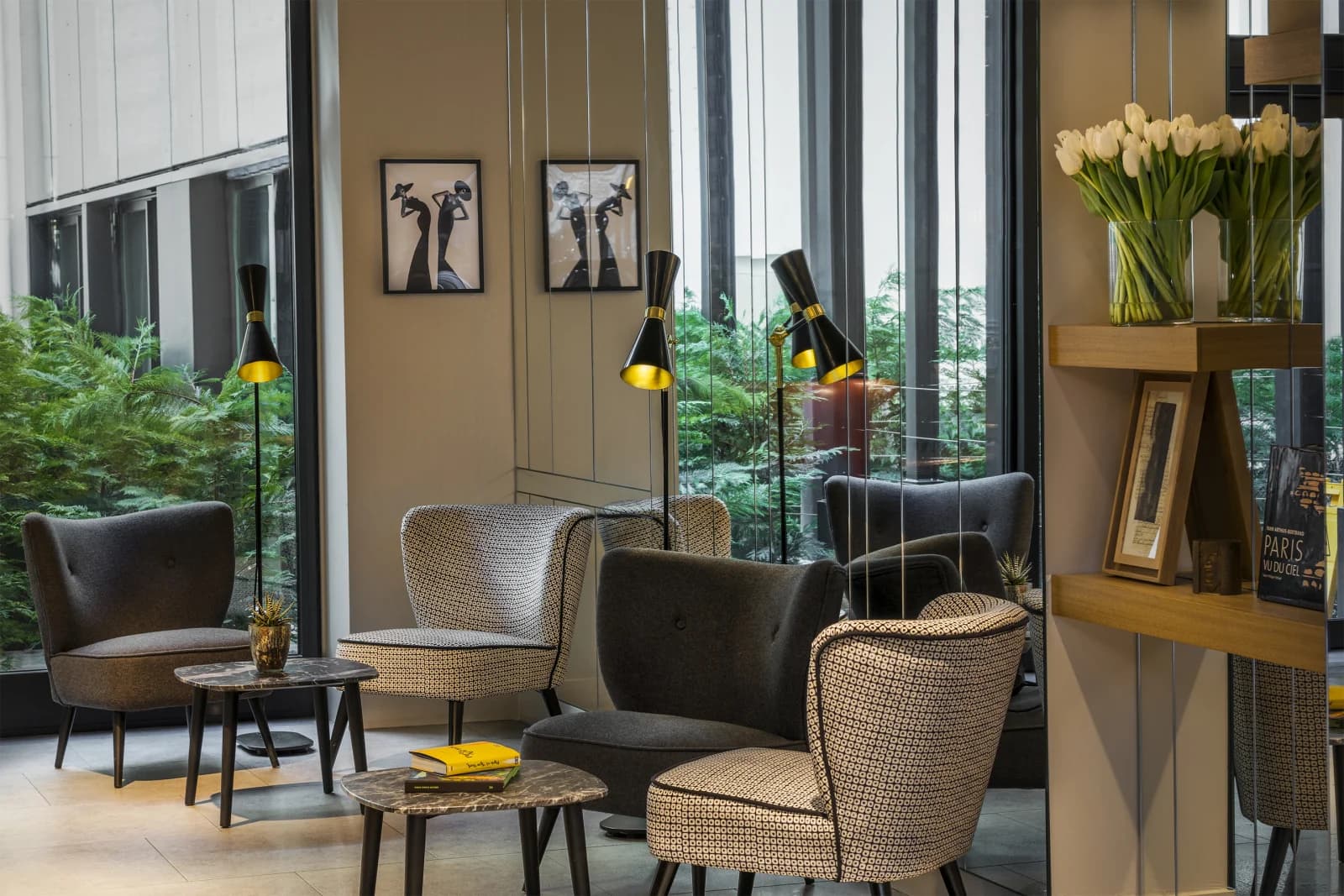 Living room in Opera-style bar - 1