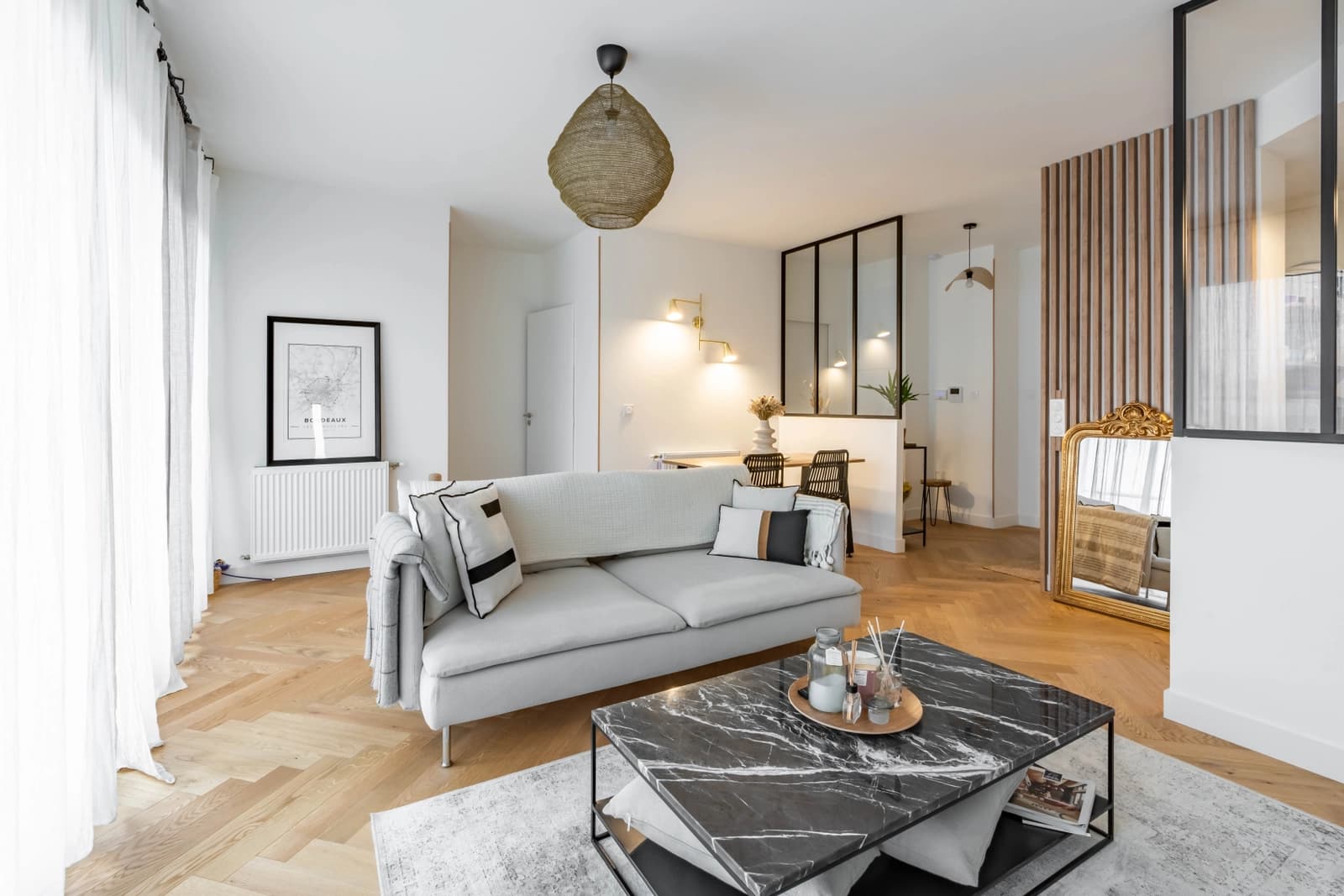 Salon dans Logement douillet baigné d'une lumière apaisante - 0