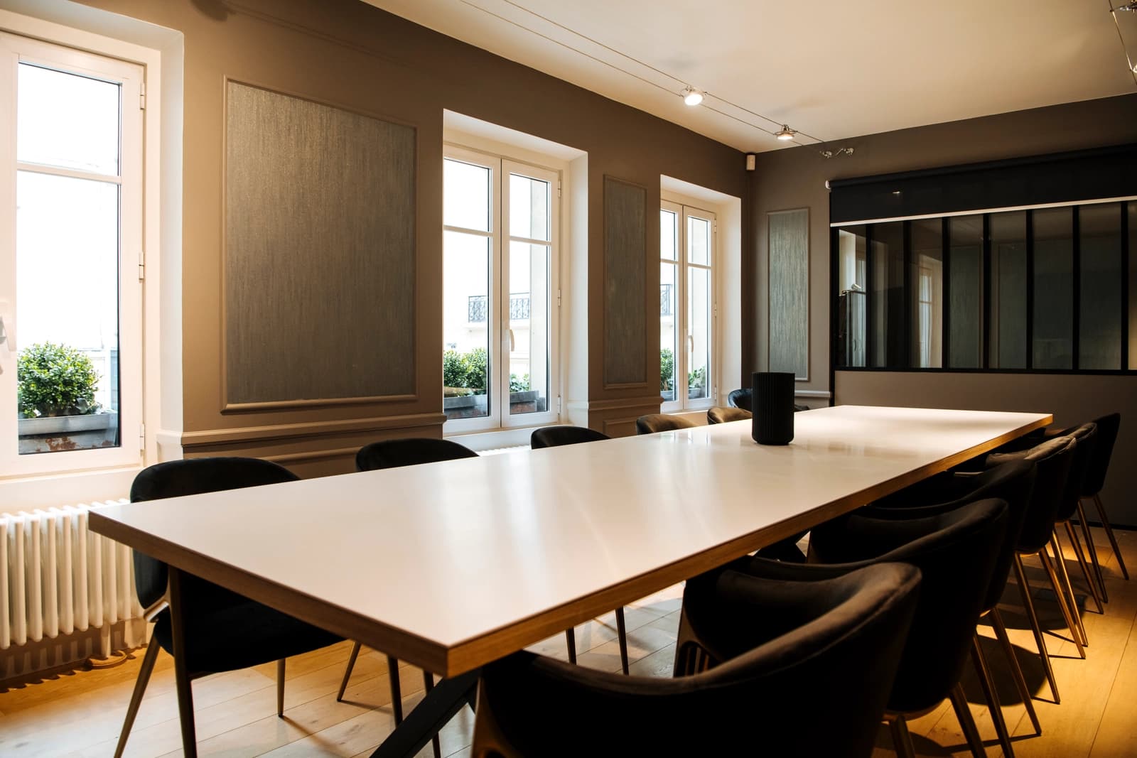 Space Modern, elegant reception area - 1