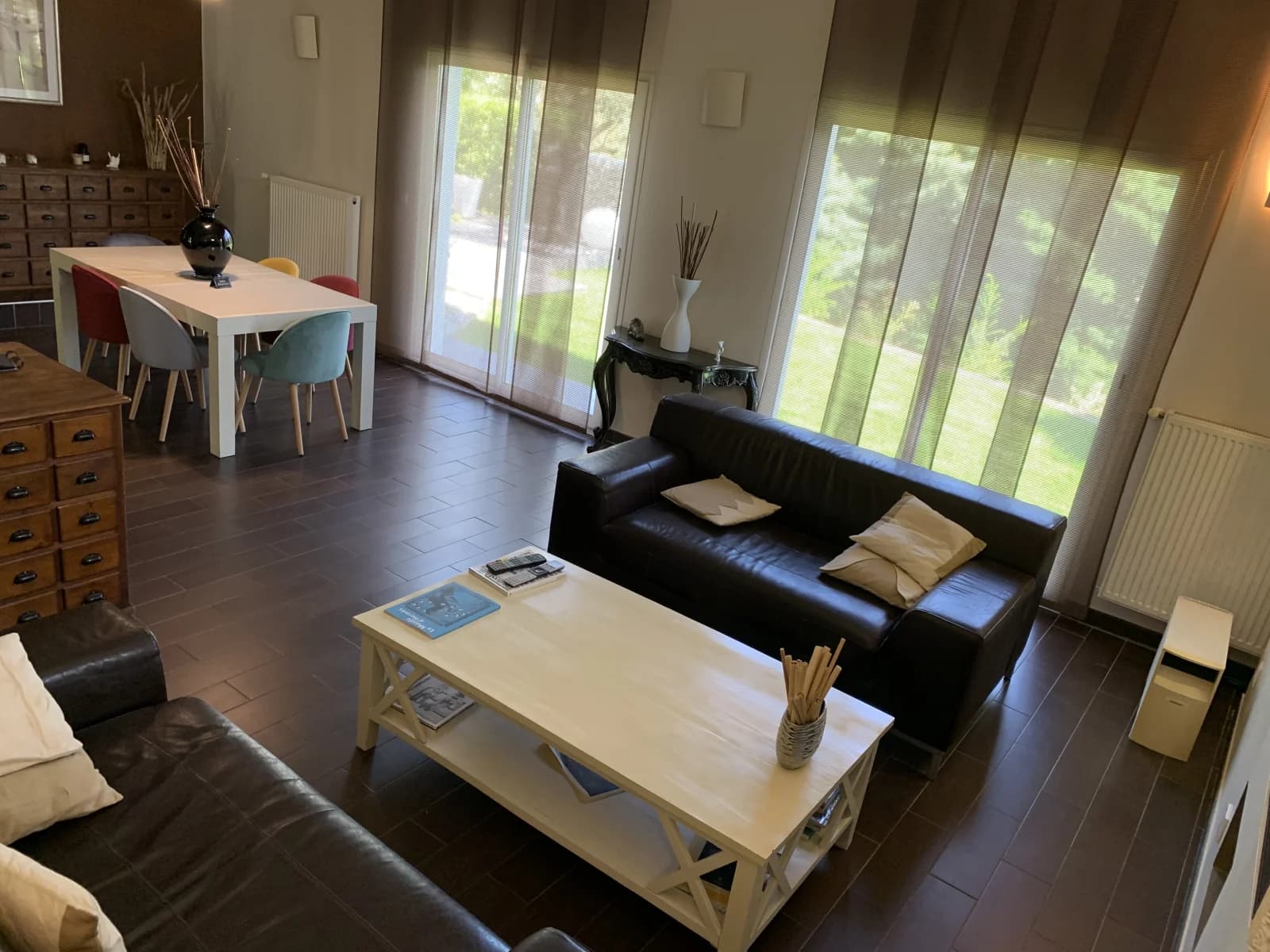 Living room in Maison design 300m² Jardin, Piscine, Spa, Parking - 1