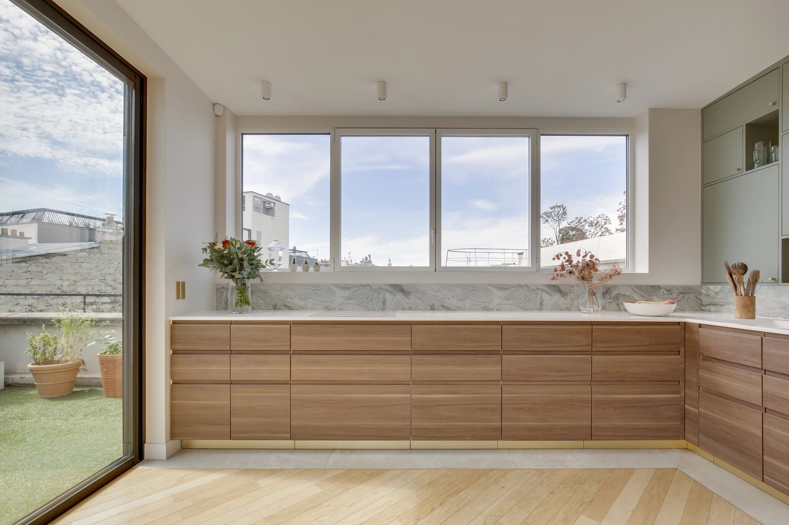 Salle de bain dans Étage sommital de charme avec vaste terrasse (60m²) - 1