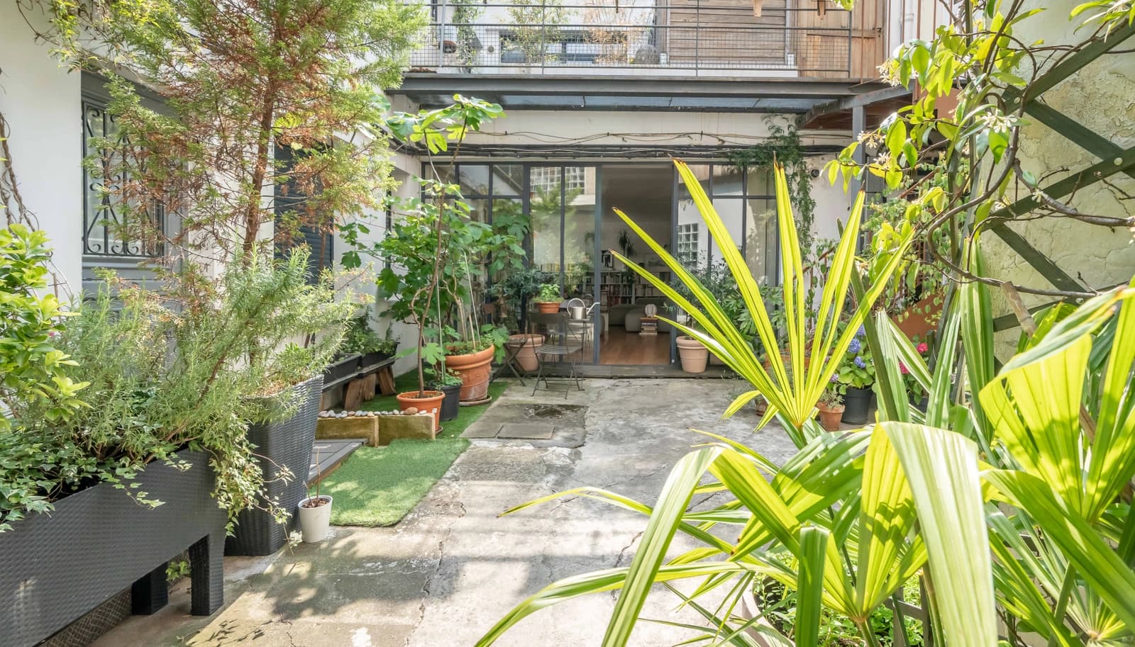 Salle de réunion dans Élégant loft à Montreuil avec grande bibliothèque - 1