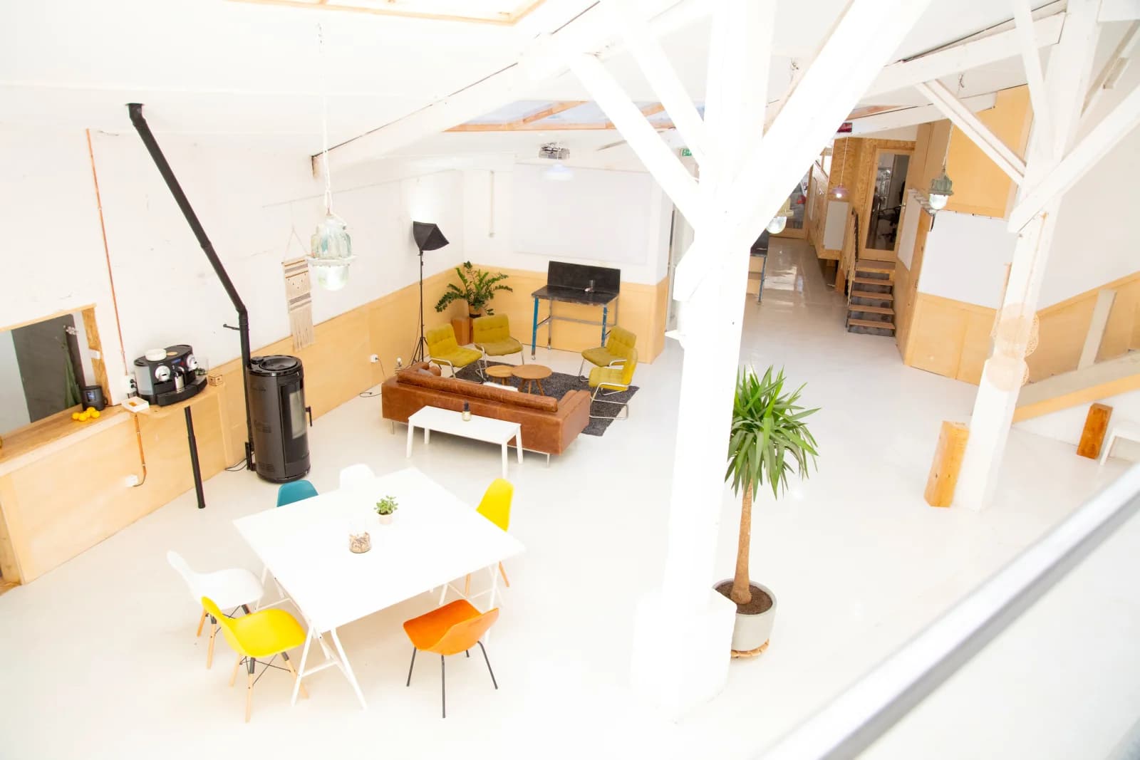 Grand loft baigné de lumière, spacieux et accueillant