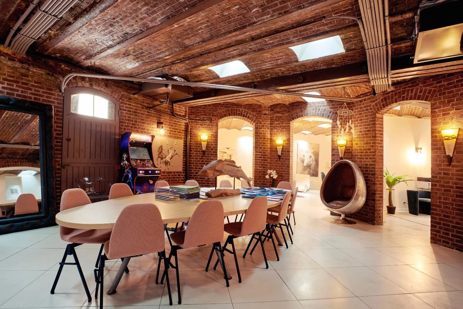 Space Former stables renovated into a modern space - Avenue Foch - 3