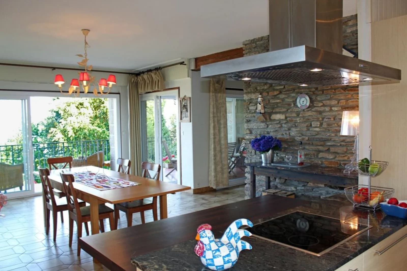 Villa d'exception offrant une vue imprenable sur la mer