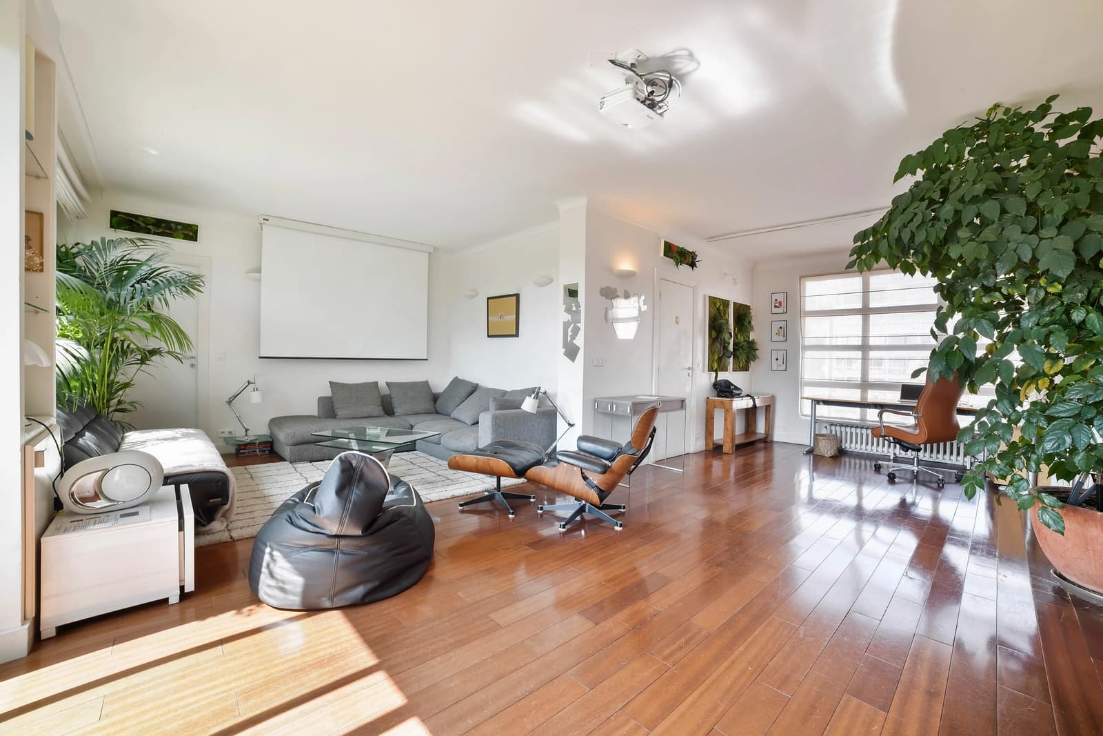 Grand espace avec bar et superbe vue sur la Seine