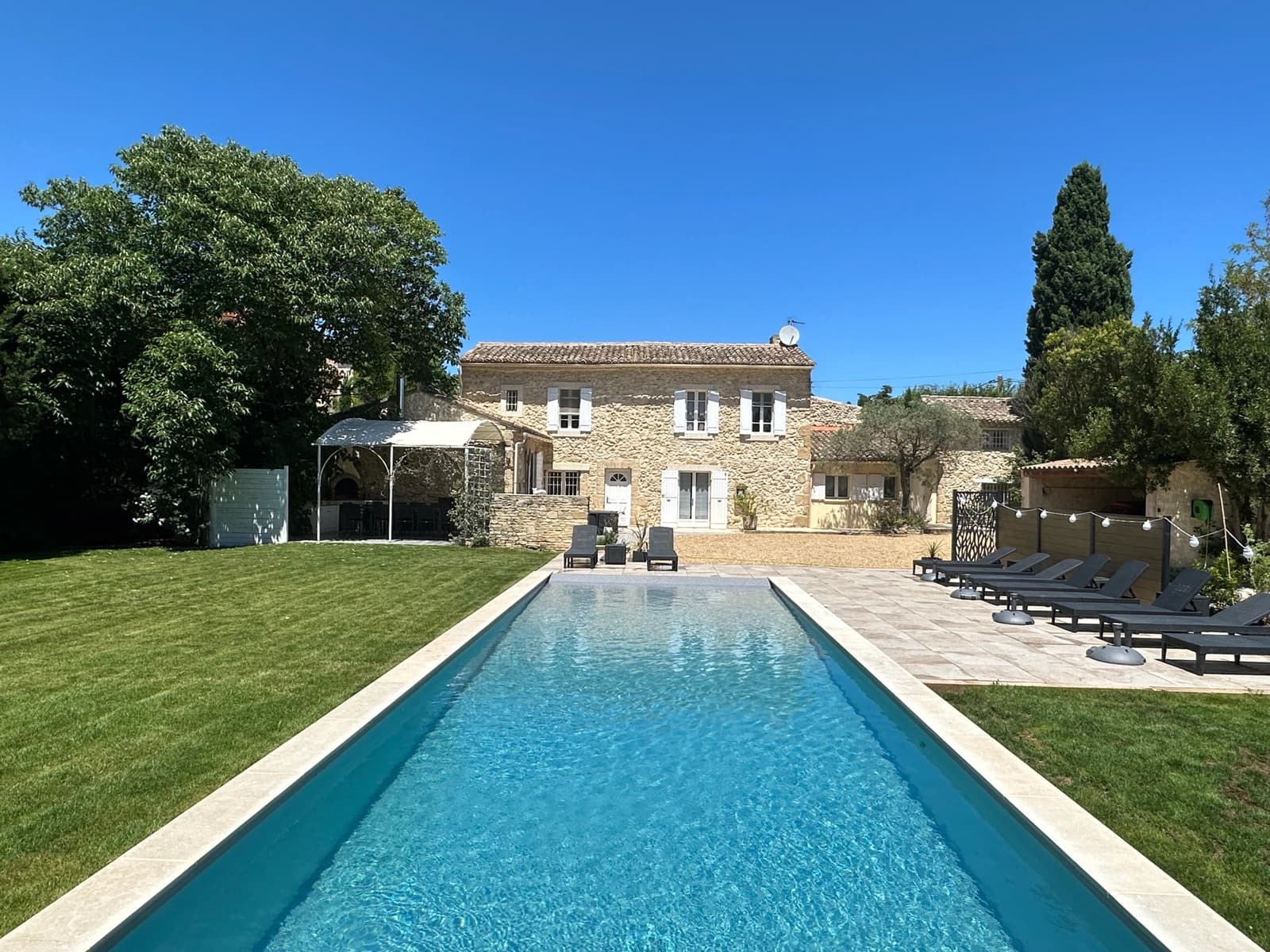 Mas provençal rénové avec piscine