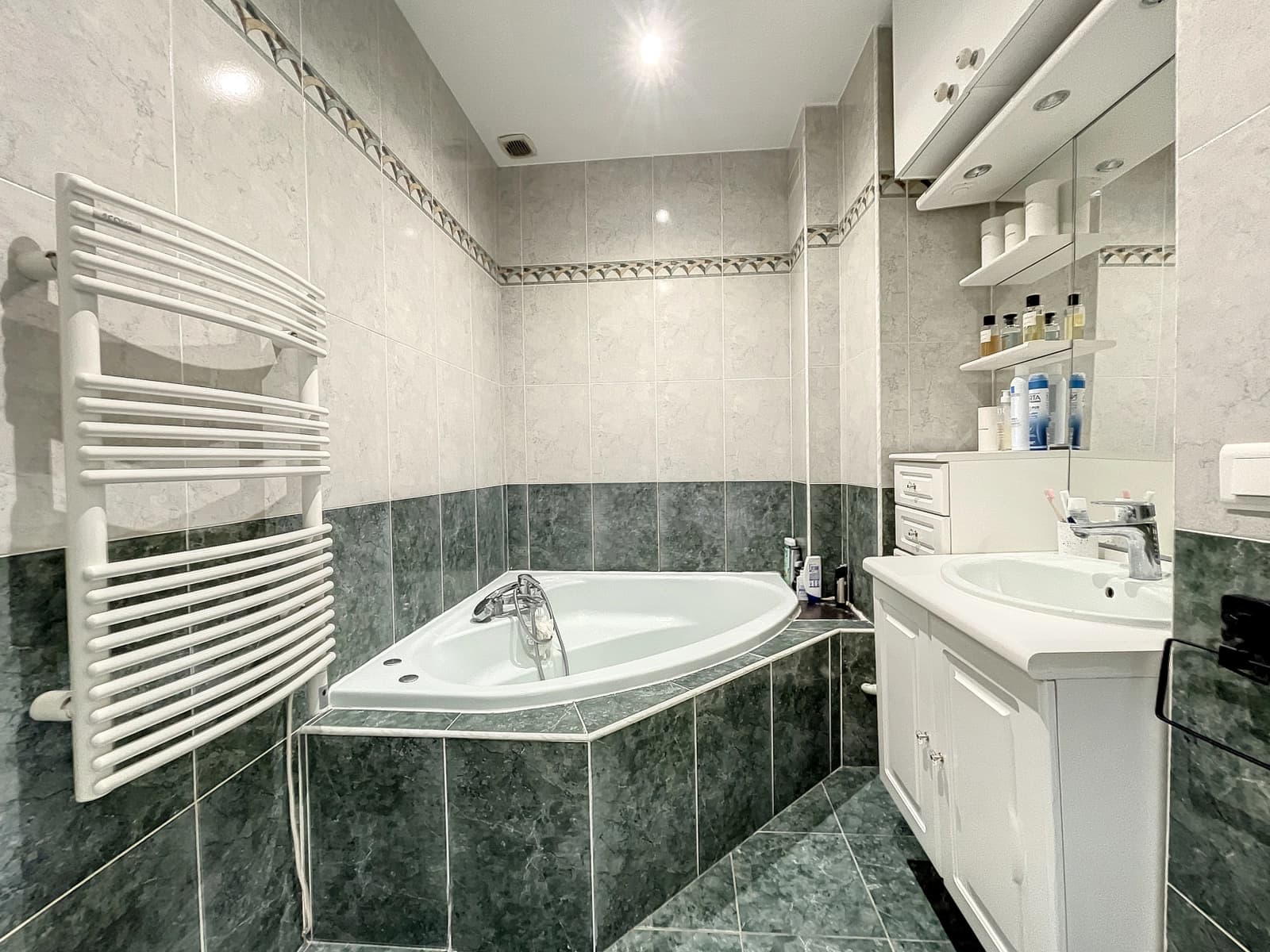 Space Bright, modern Haussmann apartment - 4