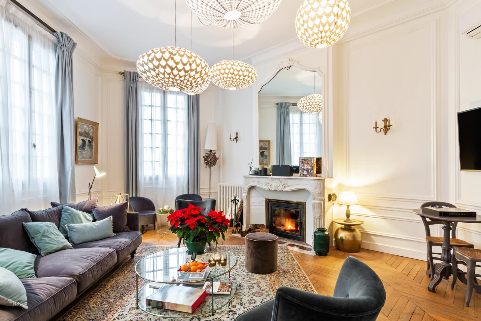 Living room in Atypical mansion - 0