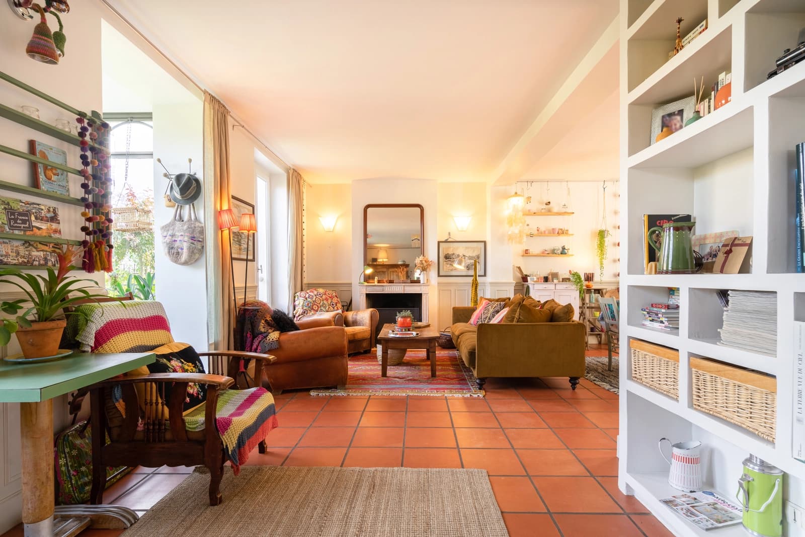 Salon dans Noisy-le-Grand: maison vintage à l'esprit bohème chic - 1