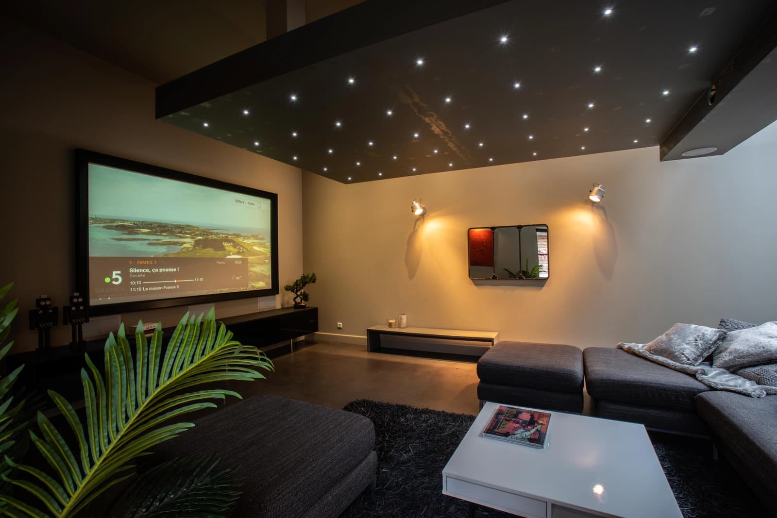Living room in Loft with terraces, swimming pool, sauna - 1