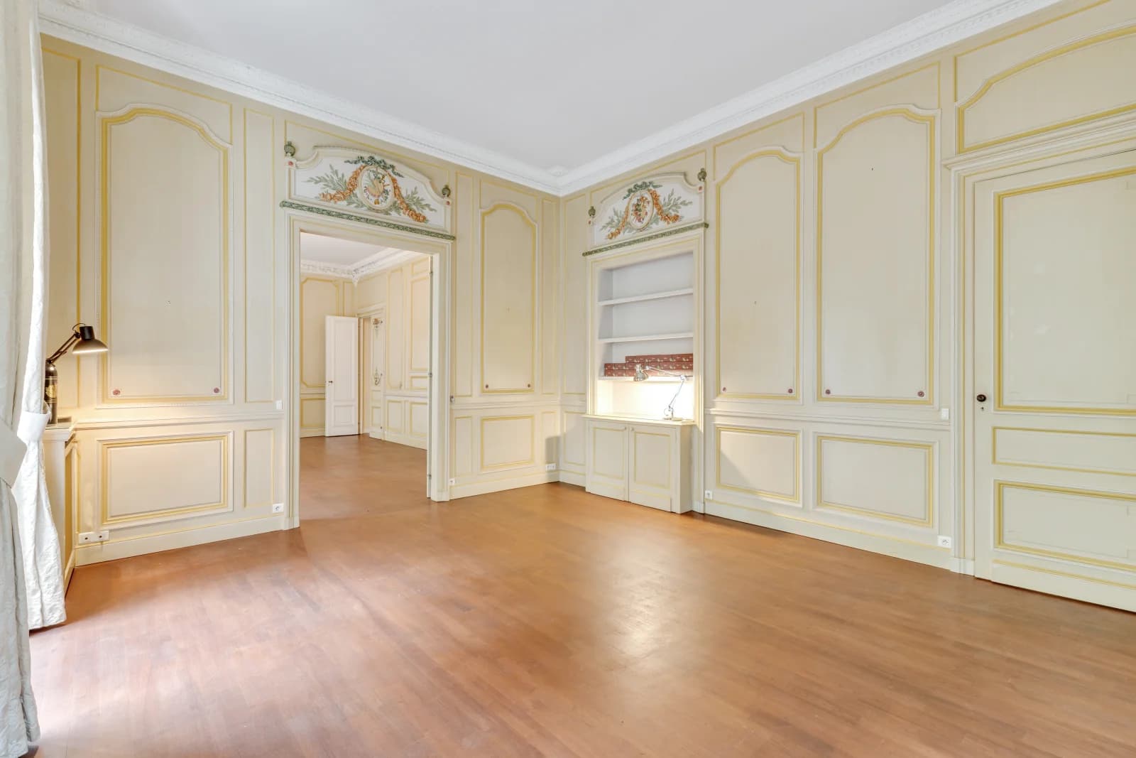 Salon dans Écrin de magie en plein coeur de la ville de Bordeaux - 1
