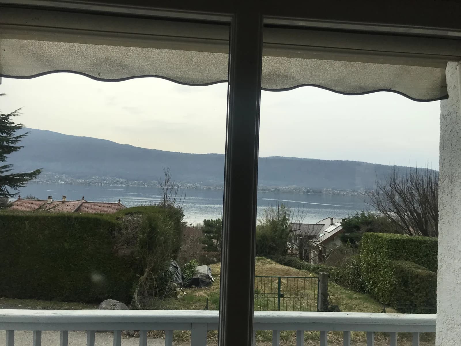 Salle de réunion dans Demeure avec vue lac, terrasse pour des repas en plein air - 1