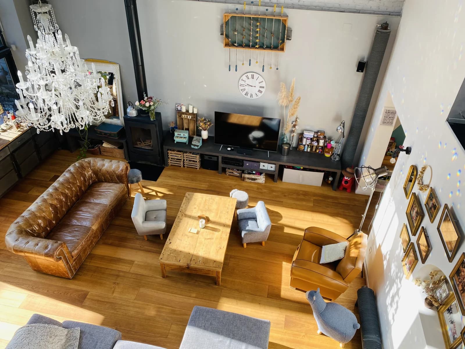 Salon dans Grand loft accueillant, parfait pour des moments en famille - 1