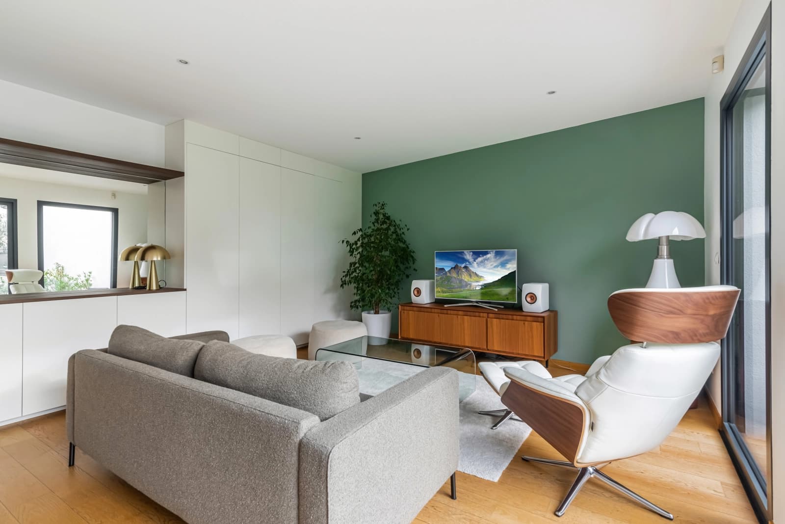 Space Bright, modern house with garden - 1