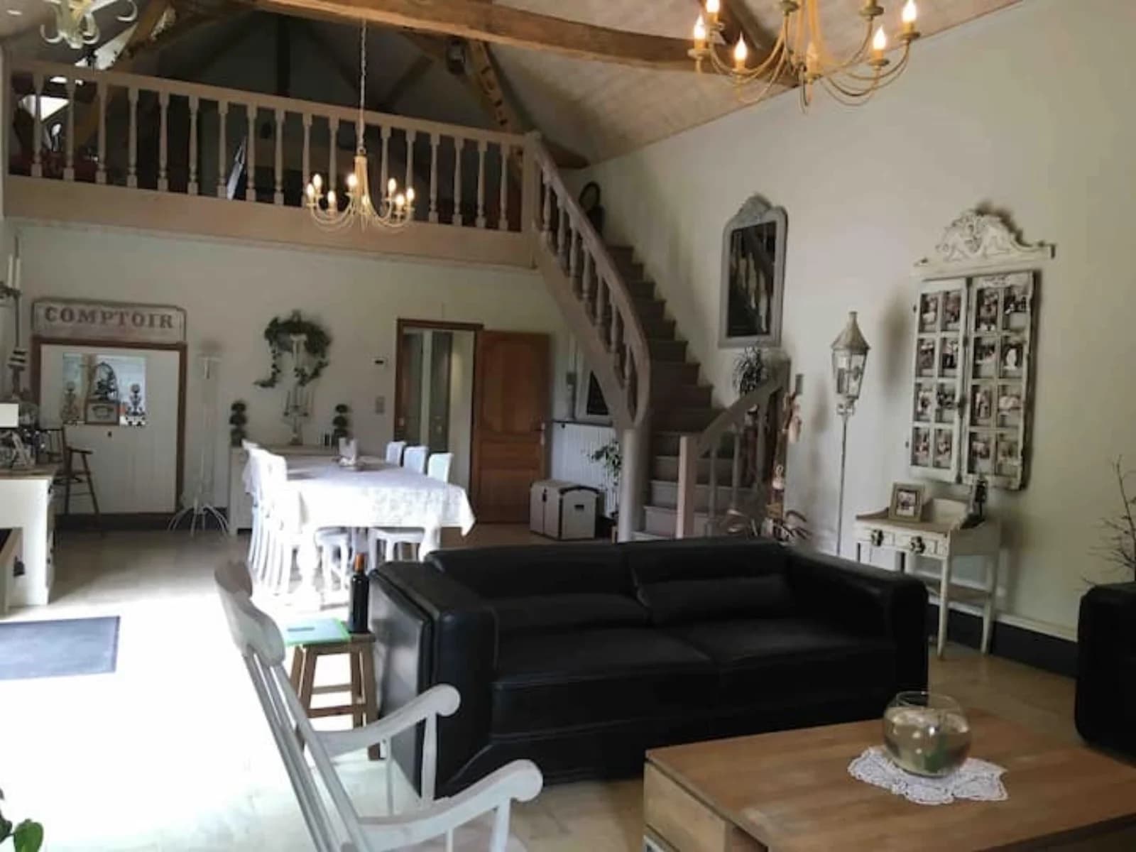 Living room in Country house close to amenities - 1