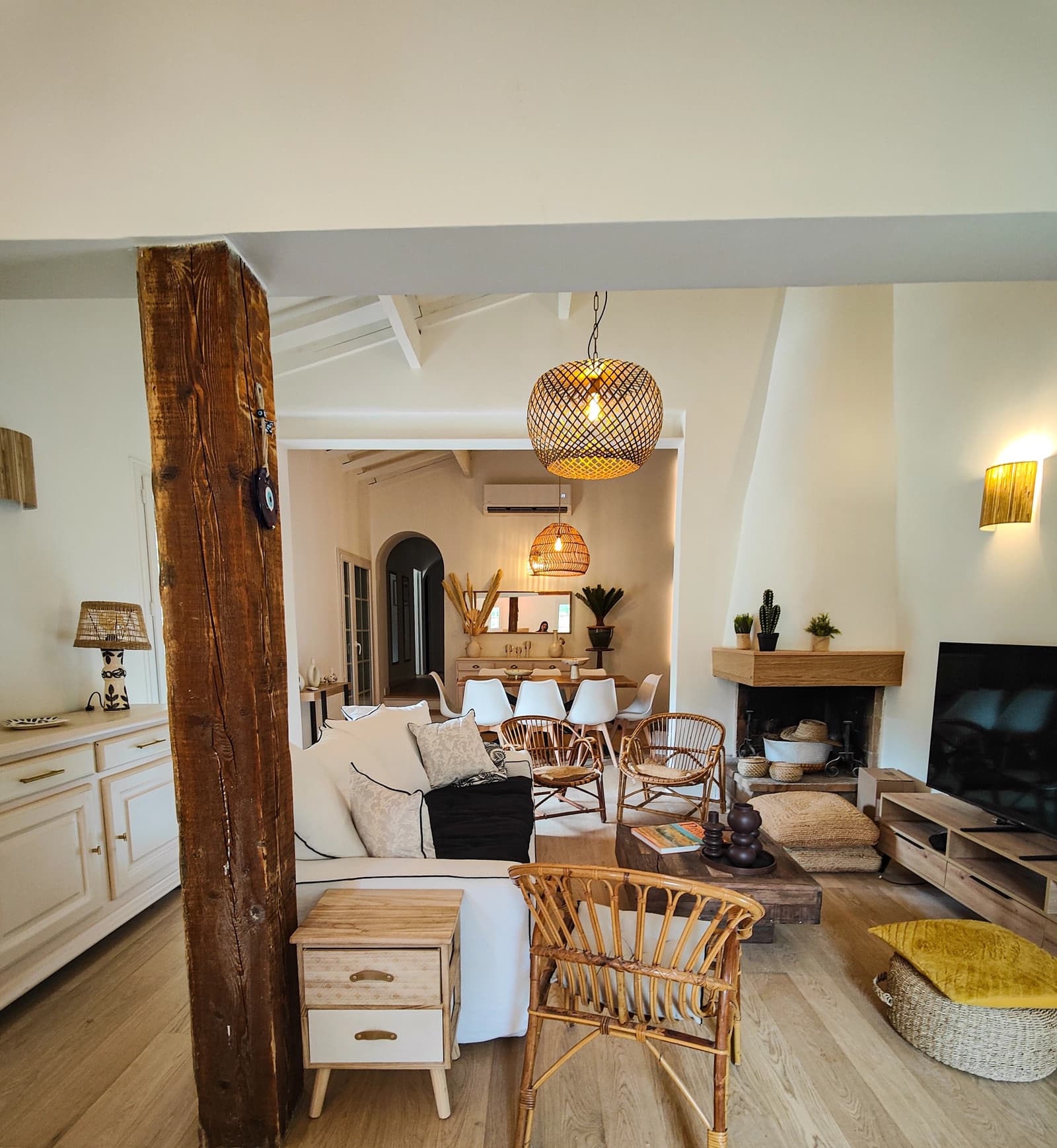 Living room in Private villa in Provence with swimming pool - 1