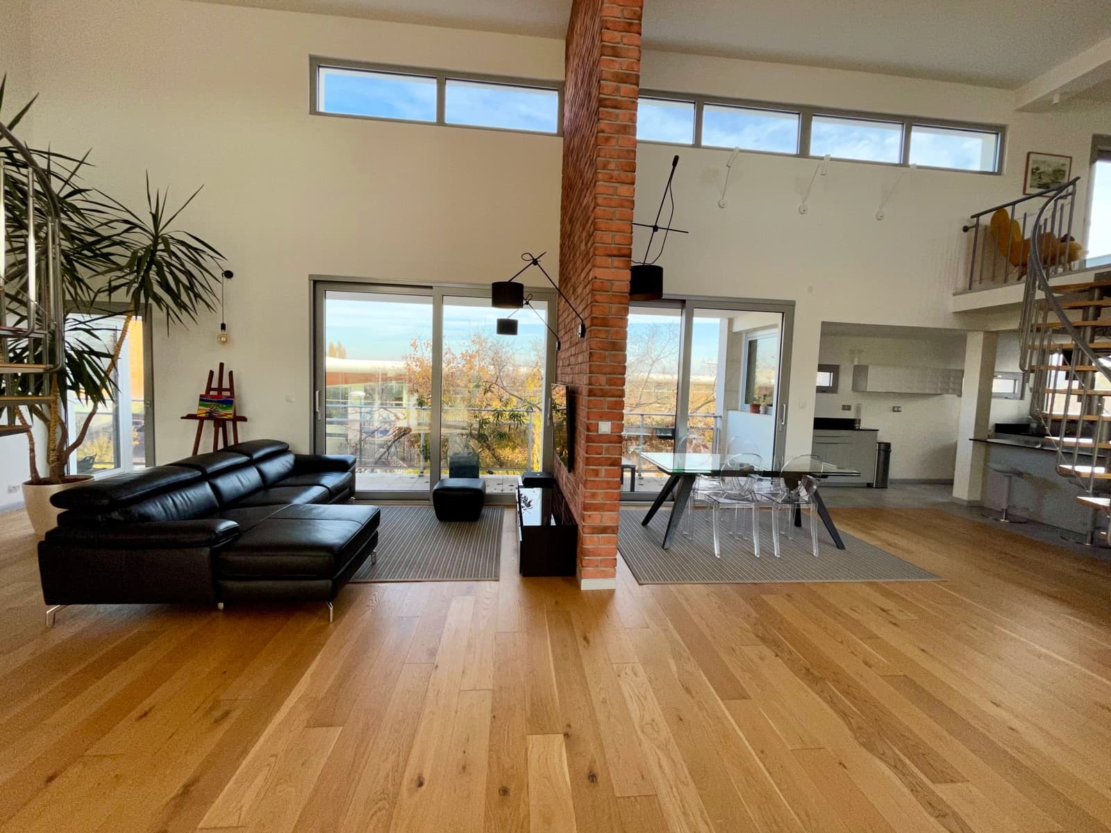 Living room in Bright atypical loft 6m ceiling & terrace - 1