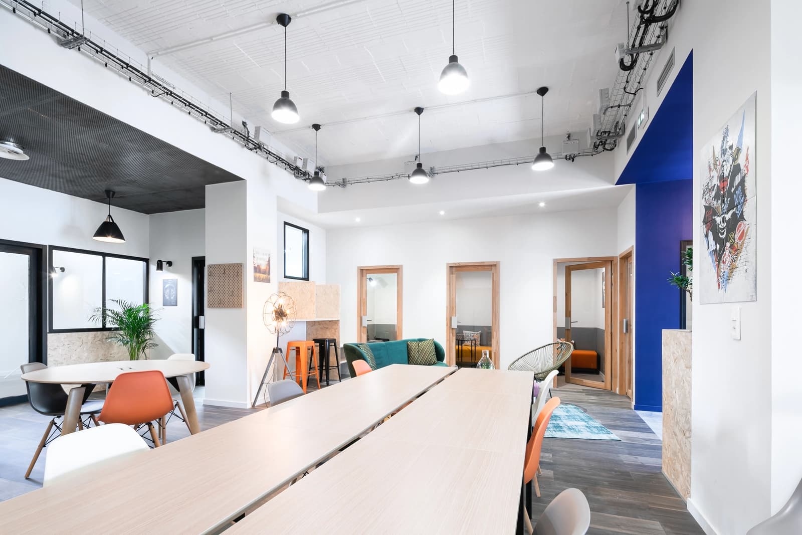 Meeting room in Colorful space with furnished offices - 1